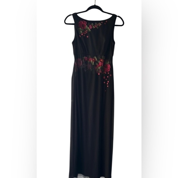 Adrianna Papell Evening Black and Red Sleeveless Beaded Floral Gown Size 6P EUC - Picture 2 of 12